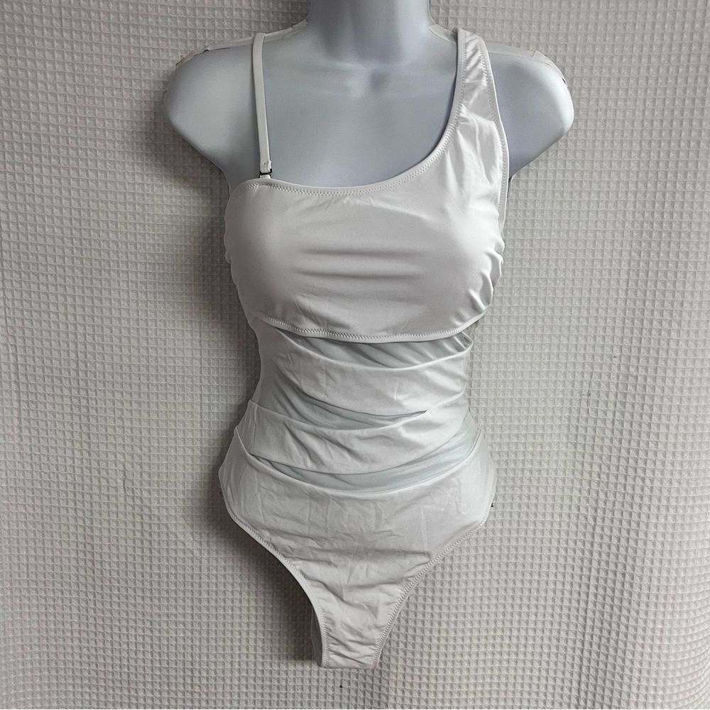 Blooming Jelly ladies white one shoulder one piece swimsuit size large (NWT)